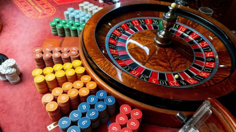 Advantages of Playing Live Dealer Games Compared to Standard Online Casino Games